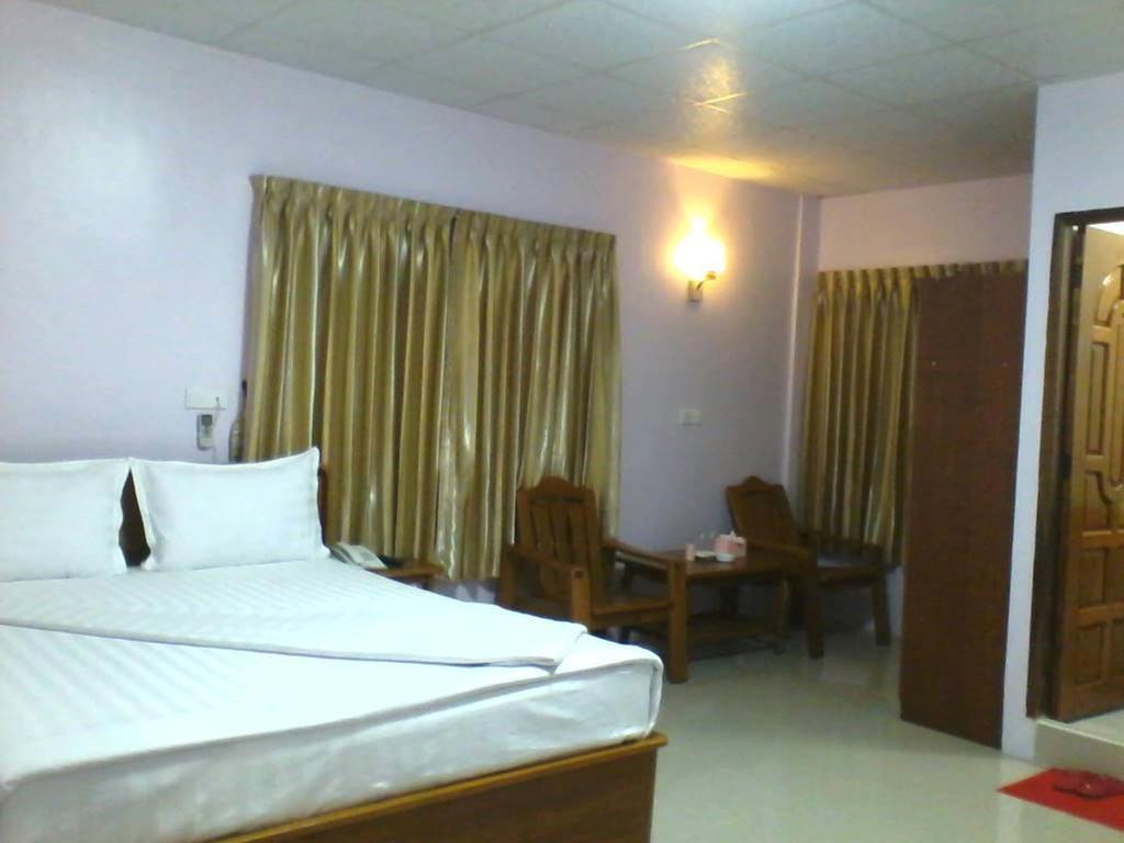 Aung Tha Pyay Hotel 3 Yangon Oda fotoğraf